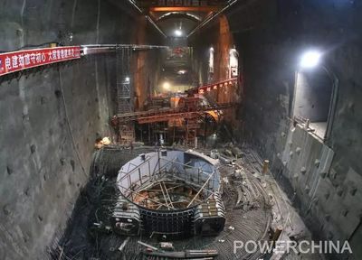 白鹤滩水电站 世界最大地下厂房的金结“新名片”与水电安装工程的巅峰见证